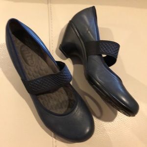 Privo Navy Wedges